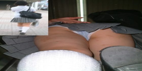 渋谷女子校生の逆さ撮り おぱんちゅ＆可愛いお顔 2画面盗撮