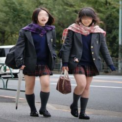 黒パンスト女子校生のパンチラって妙にエッチで我慢できないよ。